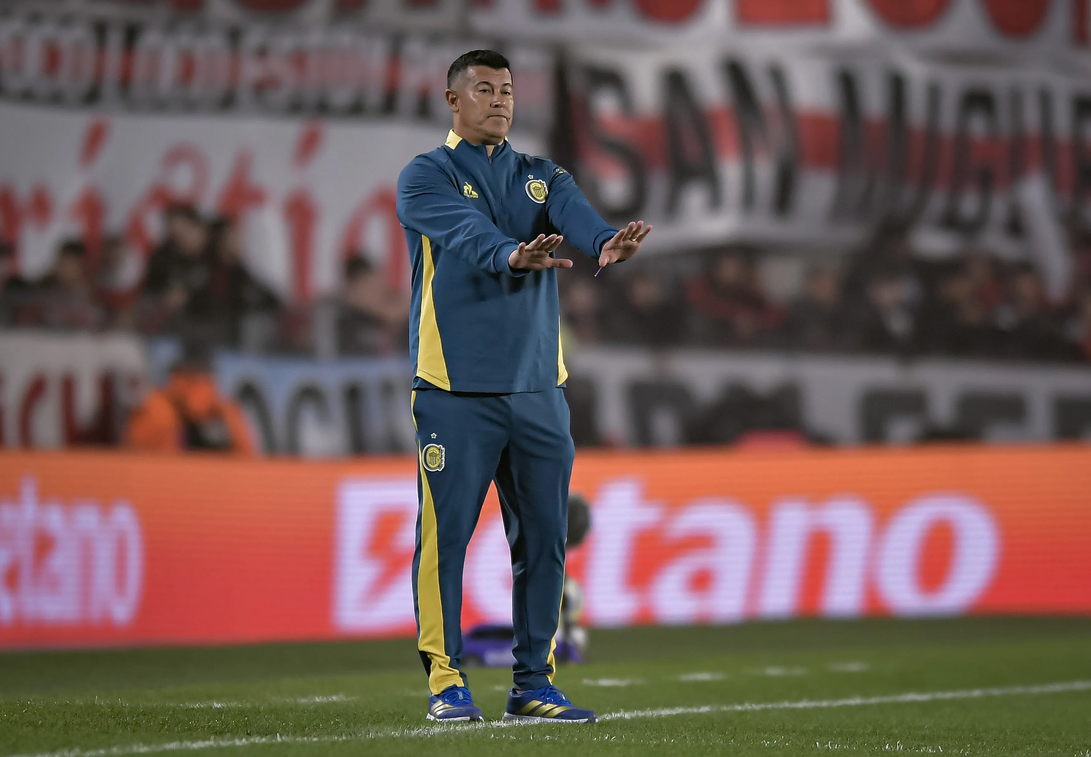 Almirón tendrá una “segunda oportunidad” en Rosario | FOTO: Marcelo Endelli/Getty Images