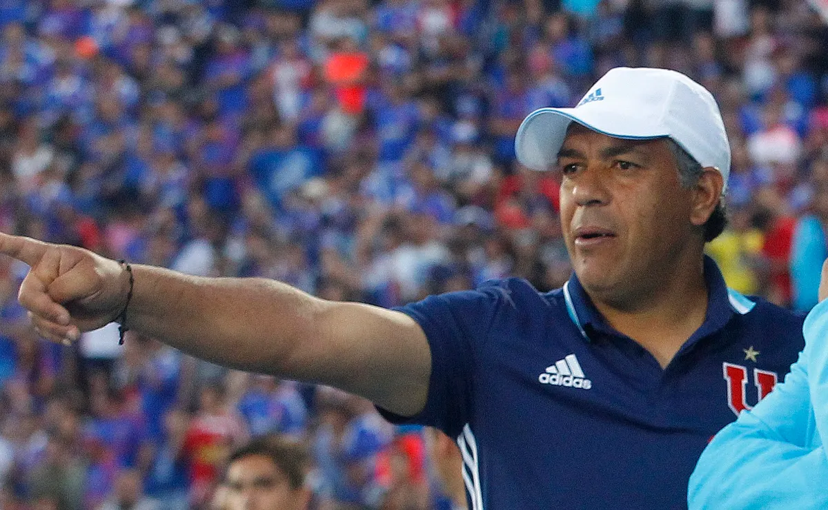 Cristián Castañeda lamenta el estancamiento de Lucas Assadi en U. de Chile: “Si lo van a tener en la banca…”