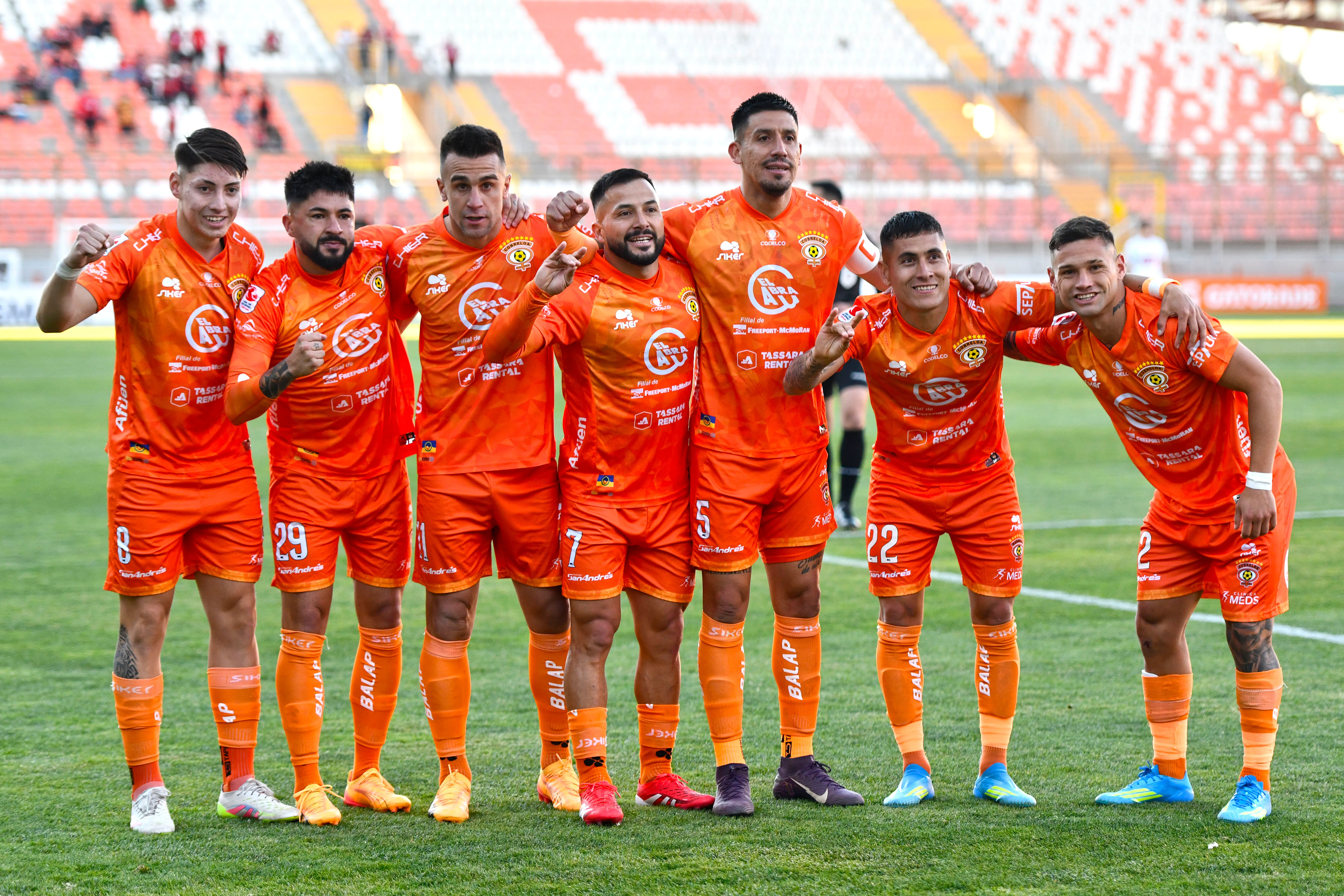 Las buenas campañas de varias figuras naranjas han despertado rumores de salida | FOTO: Pedro Tapia/Photosport