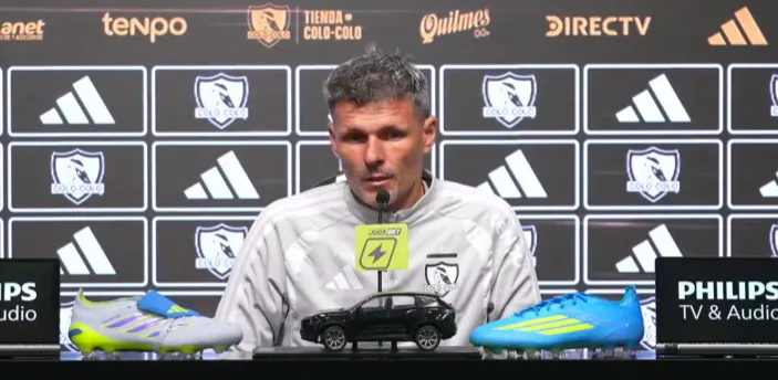 Fernando Ortiz en la conferencia de prensa de Colo Colo. (Foto: Captura)