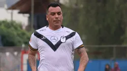 El exgoleador albo vive un duro drama en Segunda División. (Foto: Dragomir Yankovic/Photosport)