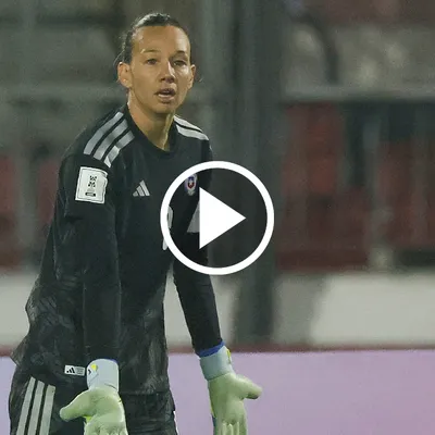 VIDEO: El grosero error de Tiane Endler en Chile ante Ecuador