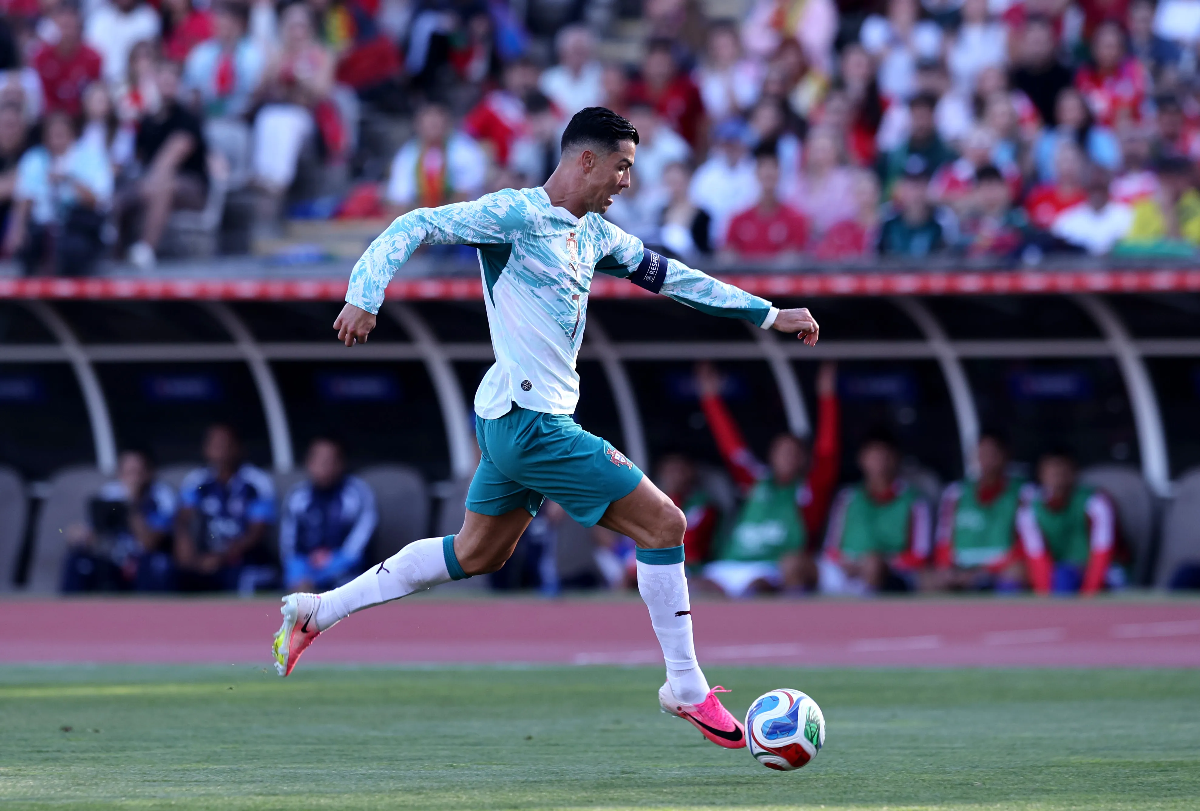 Sin brillar del todo, Cristiano Ronaldo hizo un correcto partido ante La Roja (Photo by Carlos Rodrigues/Getty Images)