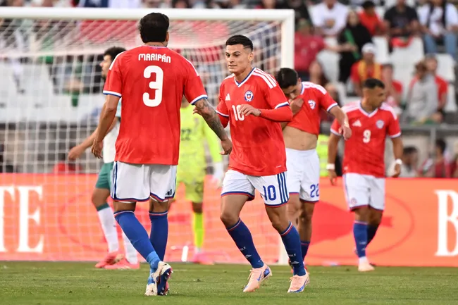 Cepeda anotó el descuento para Chile | Foto: Photosport