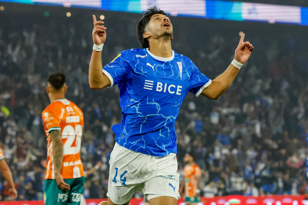 La UC derrotó a Cobresal, pero no sirvió de nada. | Foto: Photosport
