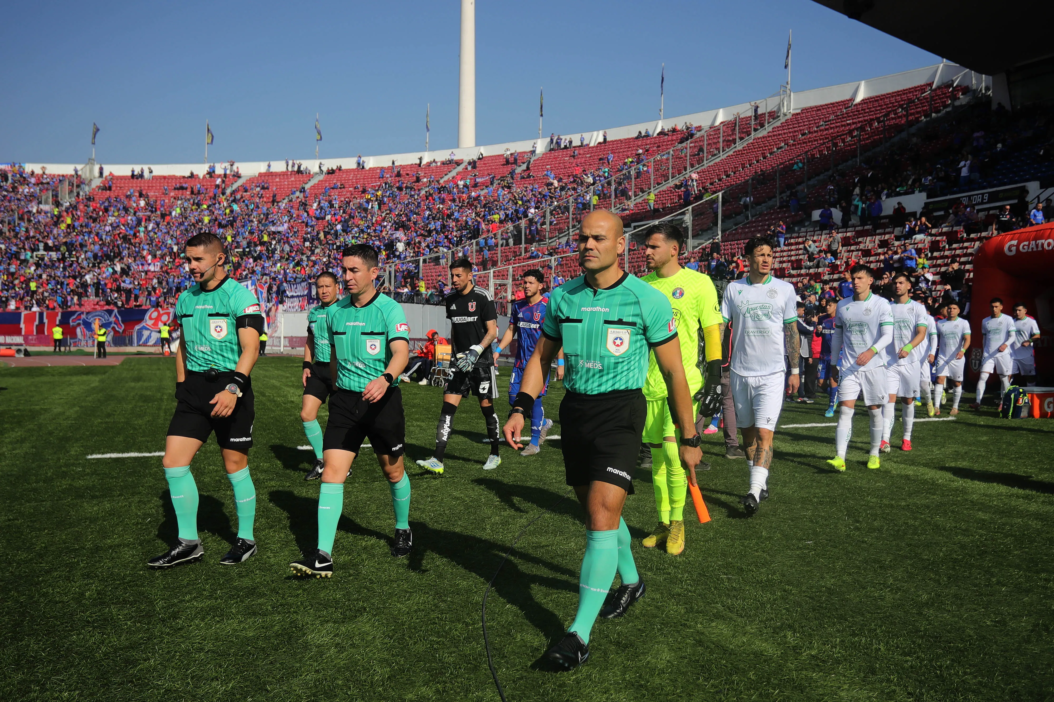 Cerca de 20.000 llegaron al Estadio Nacional.