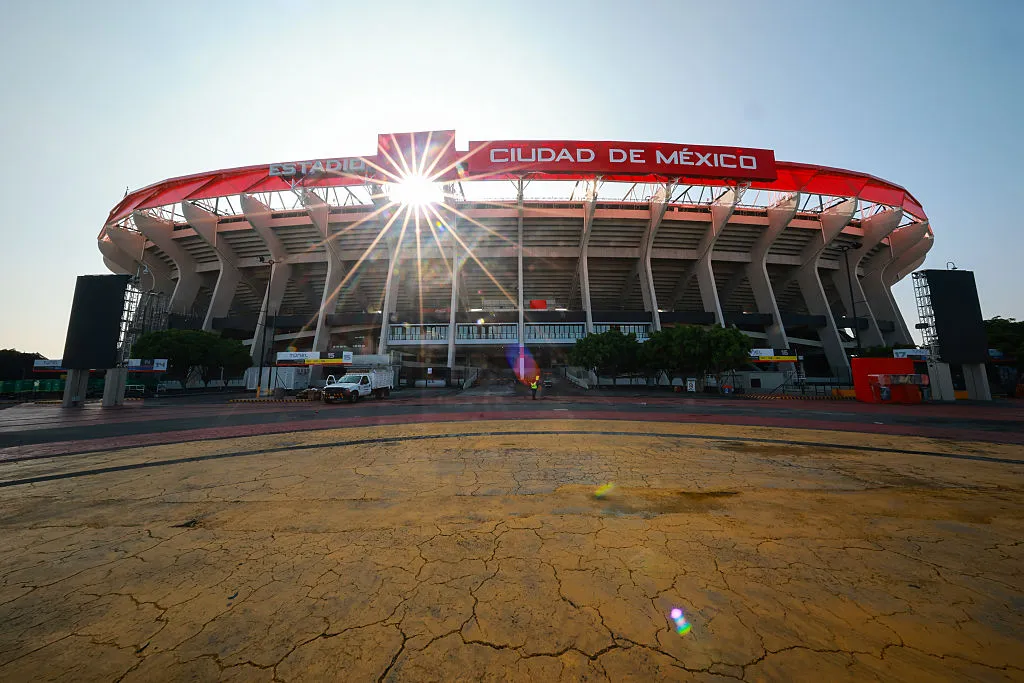 El Estadio Azteca se prepara para albergar la ceremonia inaugural de la cita planetaria (Photo by Hector Vivas/Getty Images)