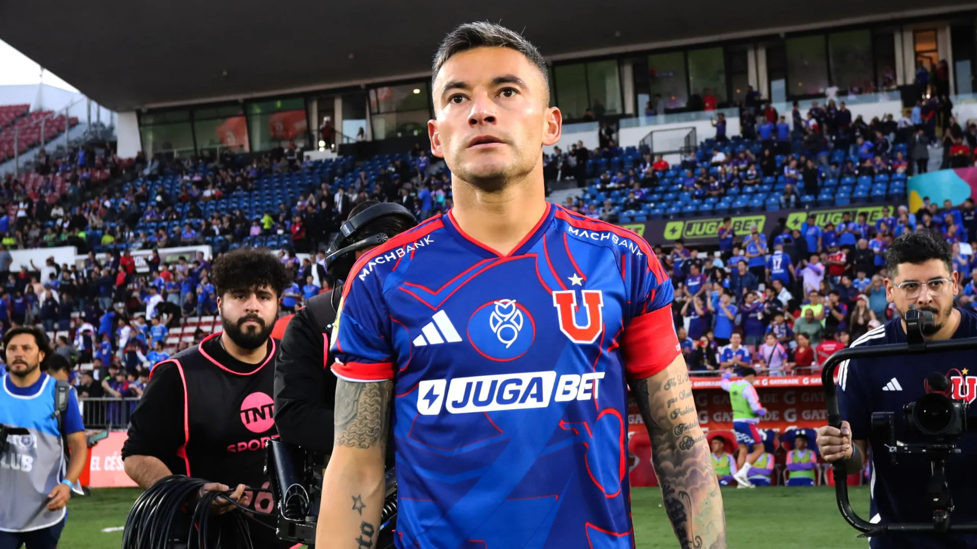 Charles Aránguiz vuelve al once inicial de Universidad de Chile. (Imagen: Photosport)