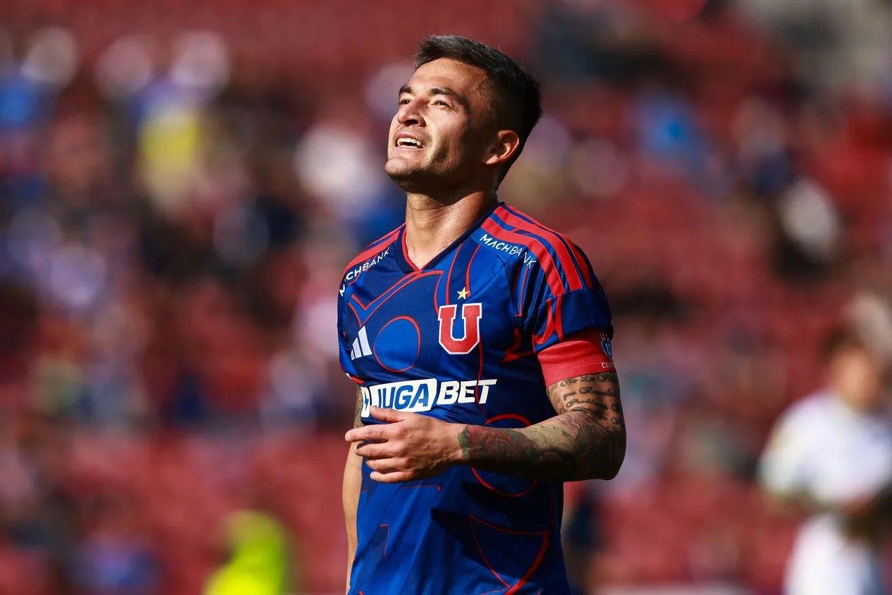 Aránguiz salió lesionado ante Audax Italiano. | Foto: Photosport
