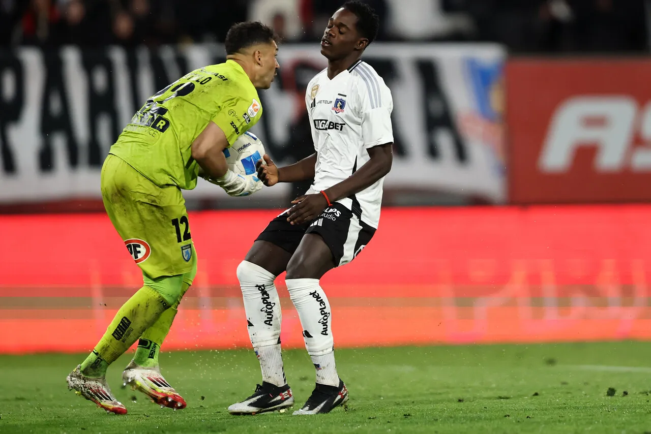 Manley Clerveaux volverá a Colo Colo y deberá ganarse la confianza desde las inferiores.