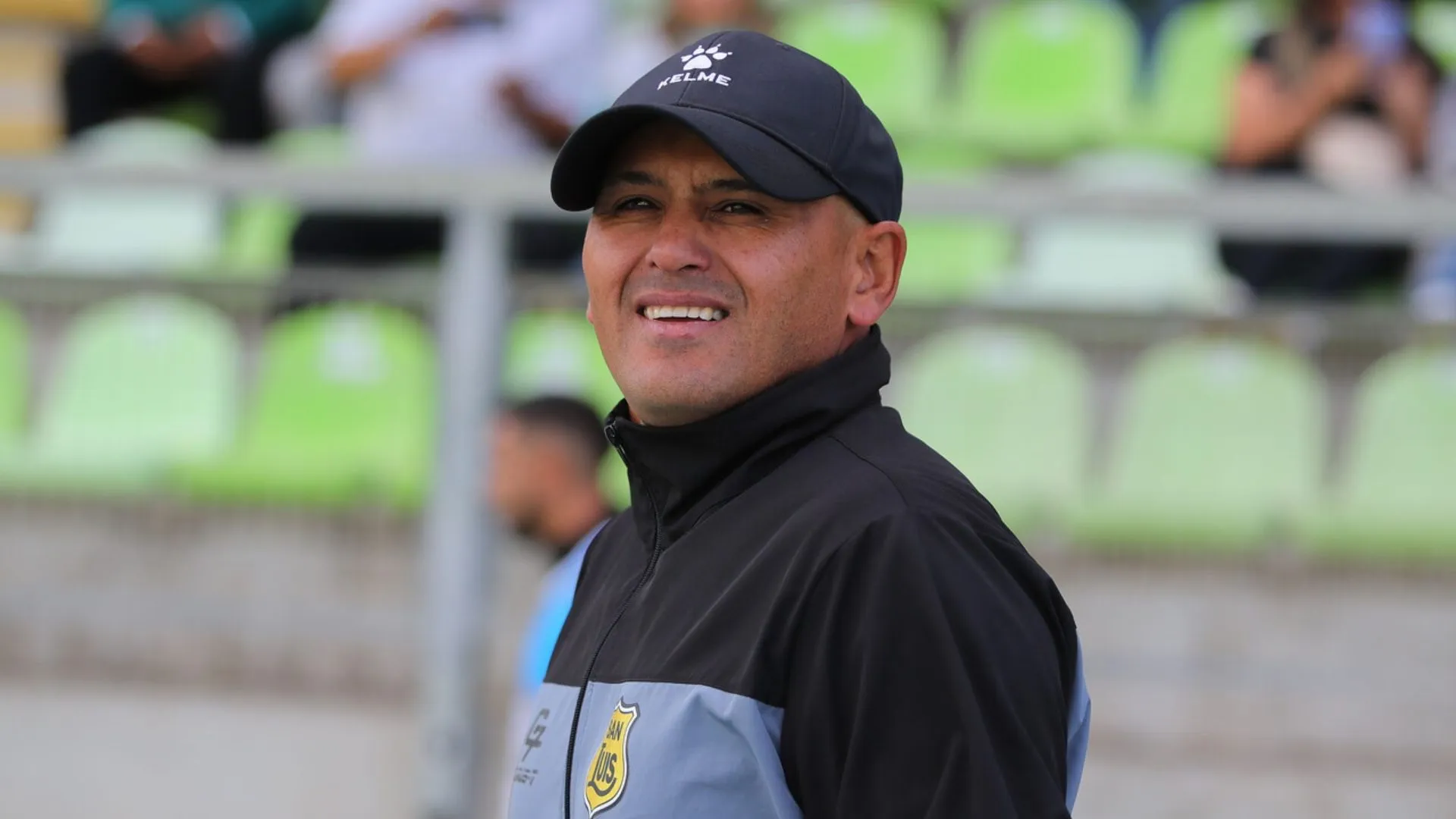 Felipe Flores acusa a Humberto de haberle quitado hasta el saludo.