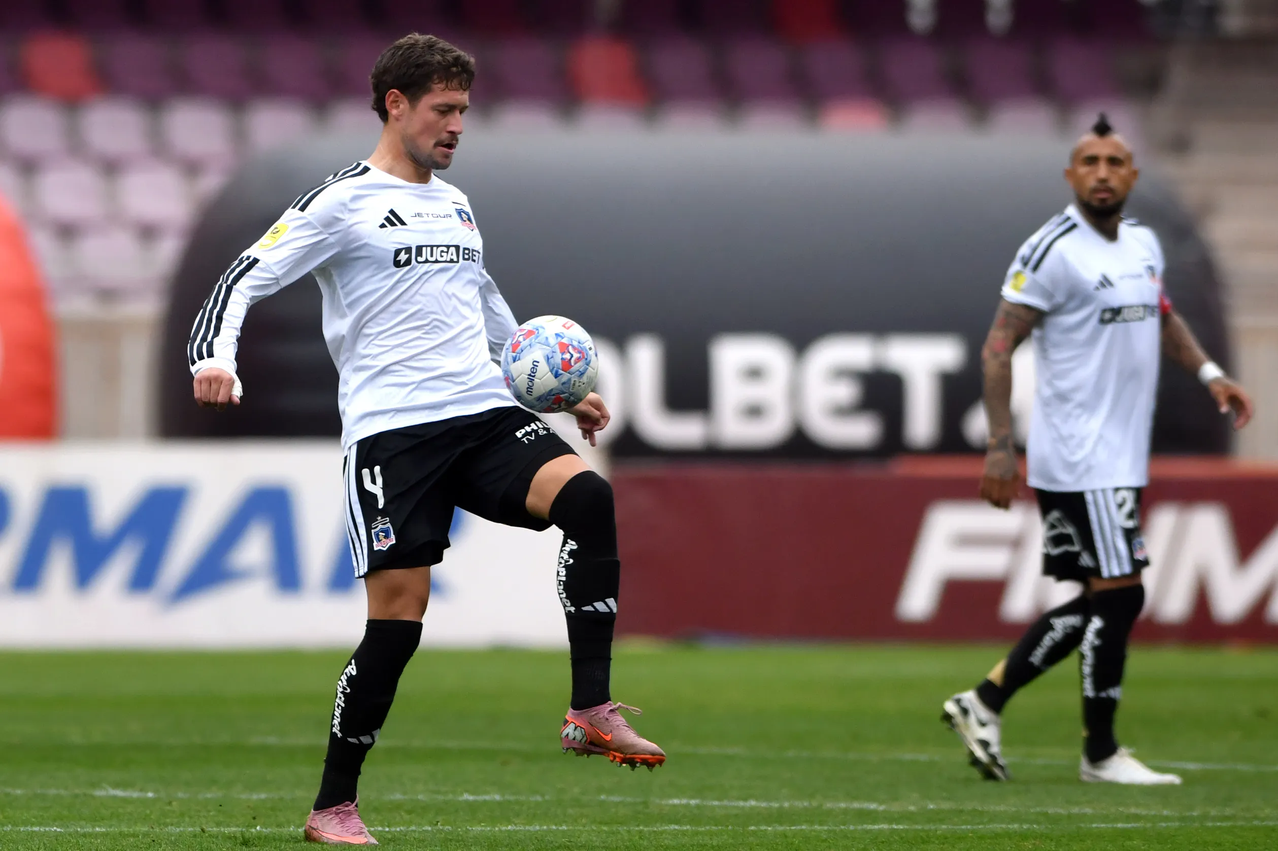 Joaquín Sosa está suspendido para el partido de Colo Colo vs. Cobresal (Foto: Alejandro Pizarro Ubilla/Photosport)