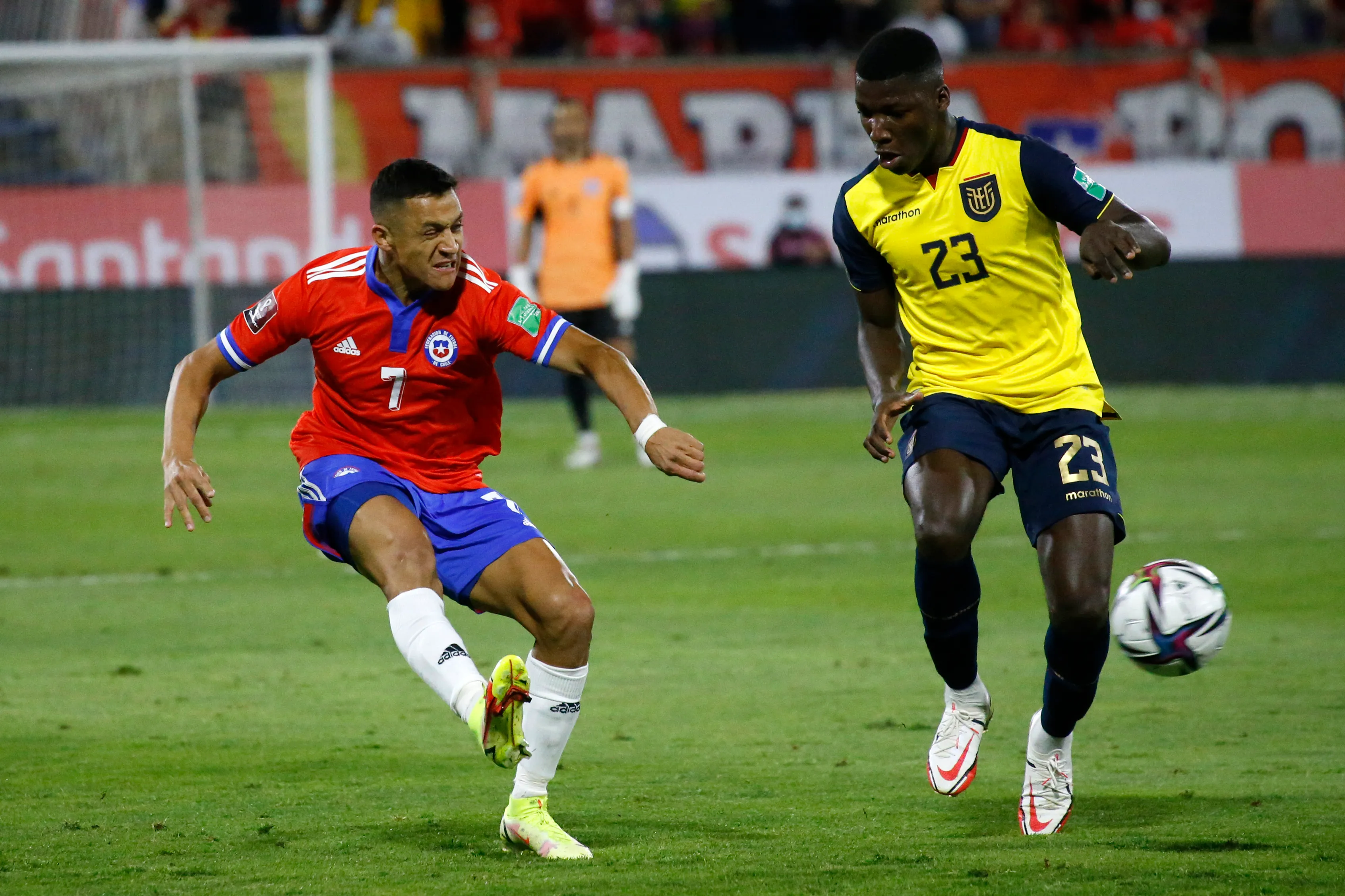 Moisés Caicedo elige a Alexis Sánchez como su favorito de Chile. (Foto: Andrés Piña/Photosport)