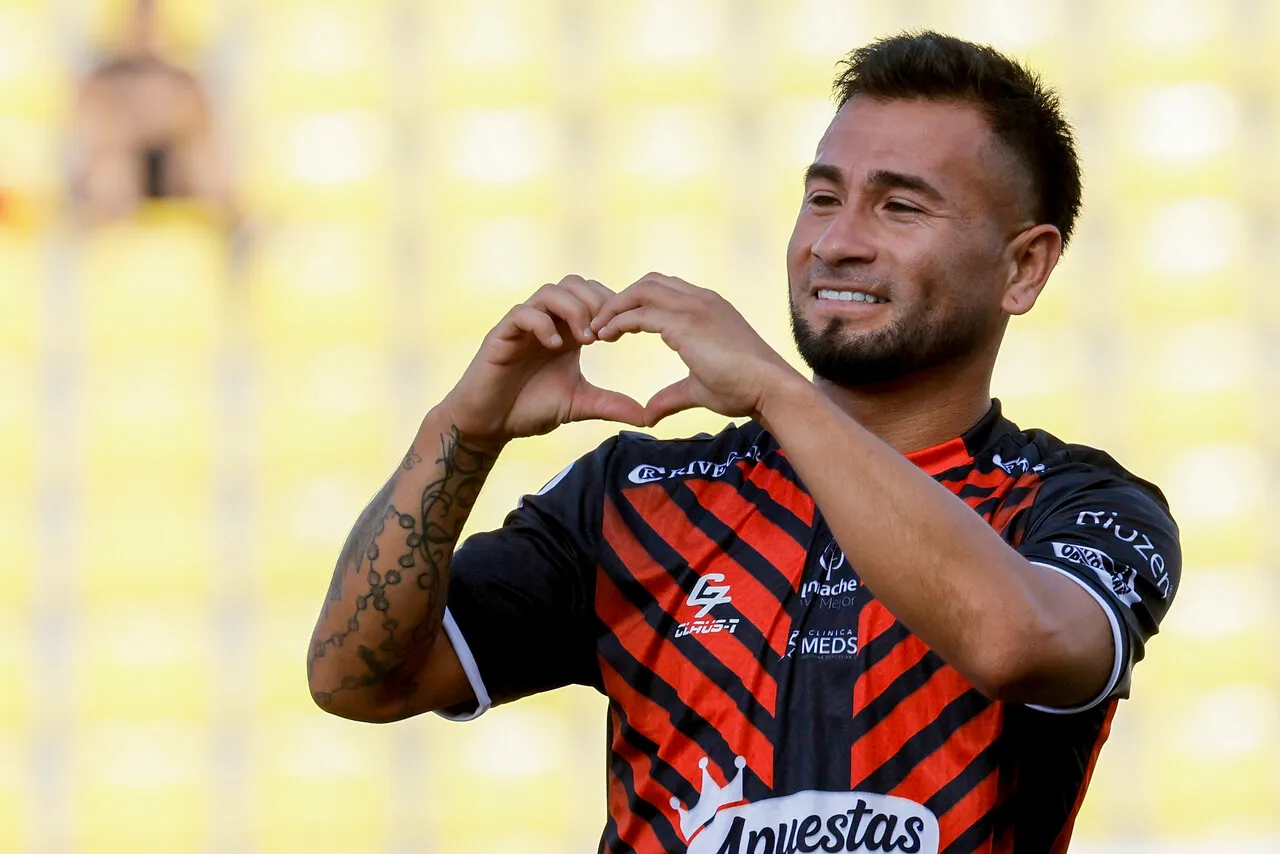 Meneses es opción en Colo Colo | Foto: Photosport