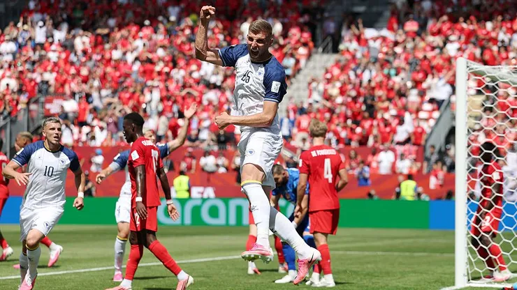Bosnia se puso arriba en el marcador gracias al gol de Jovo Lukic