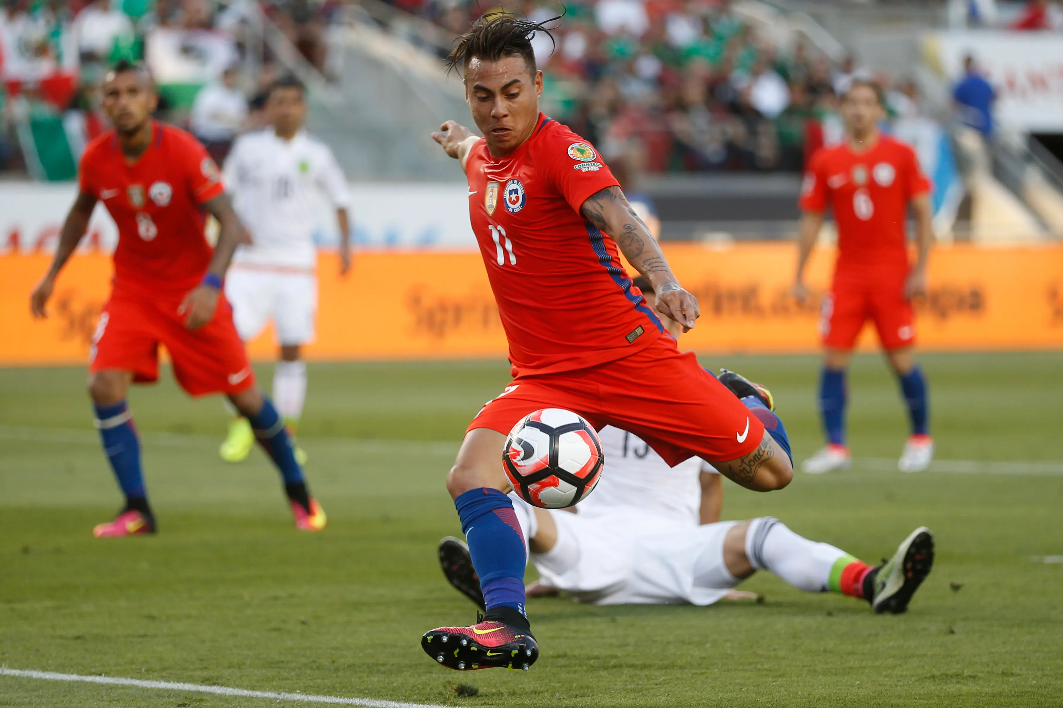 Eduardo Vargas marcó cuatro goles en el triunfo sobre México