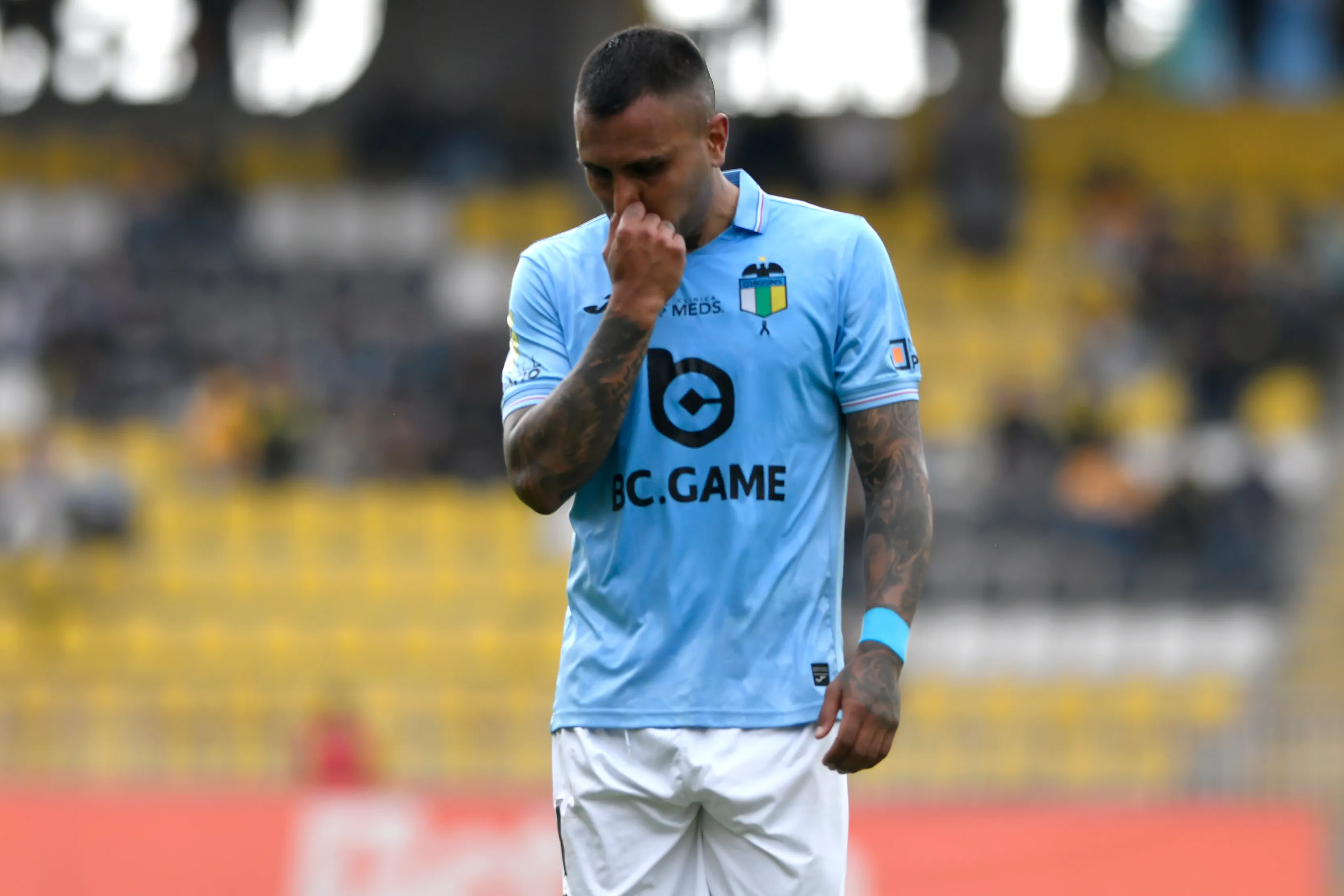 Juan Leiva fue expulsado en el empate de O’Higgins con Coquimbo Unido. (Foto: Alejandro Pizarro Ubilla/Photosport)