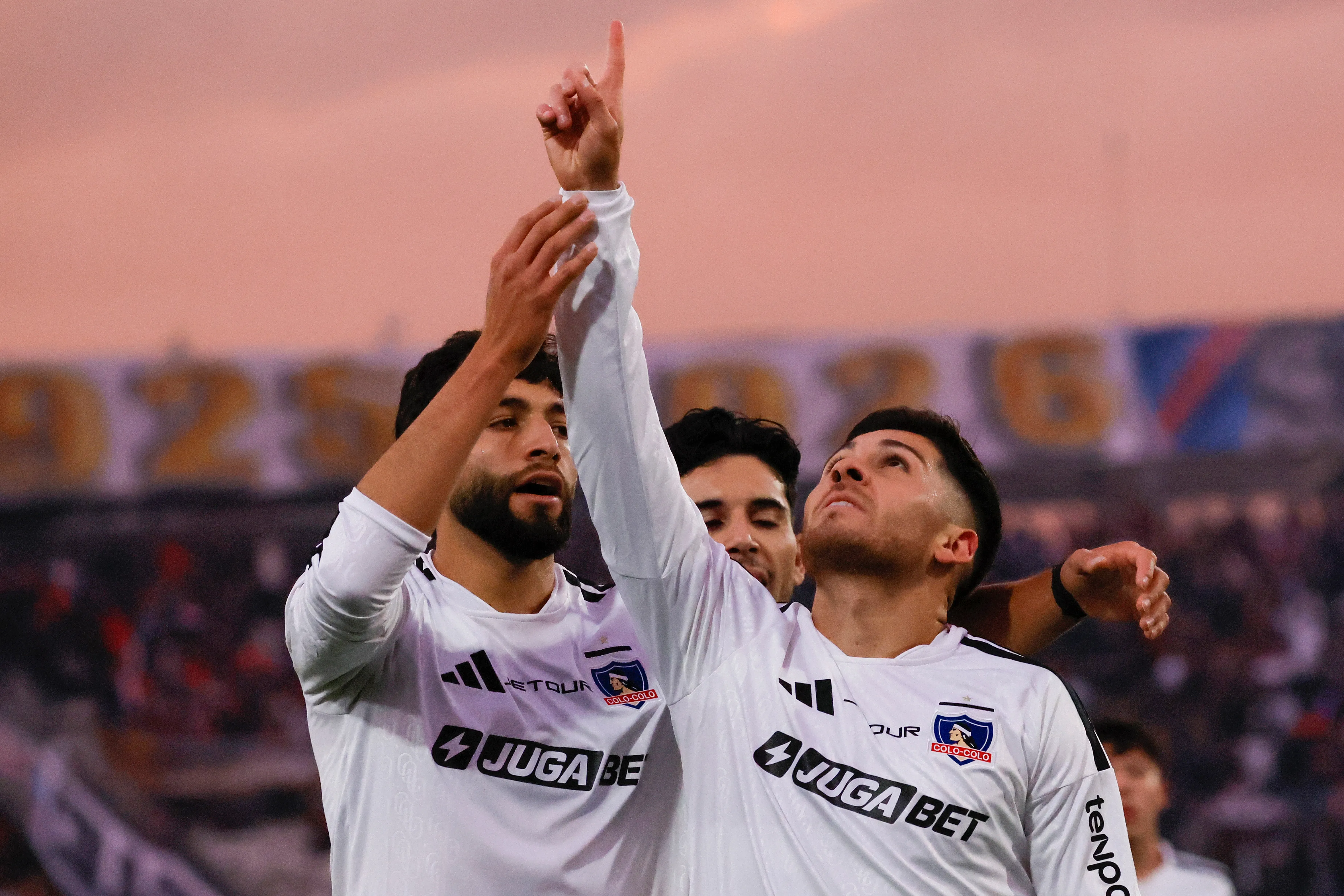 Colo Colo se consolida como líder al término de la primera rueda.