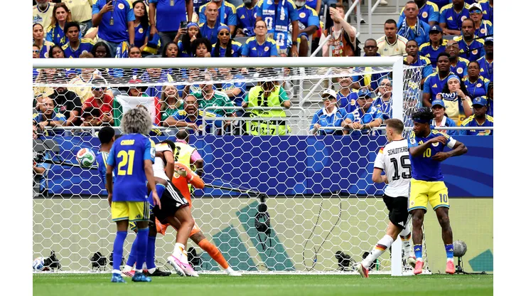 Alemania se pone 2-1 arriba sobre Curazao.