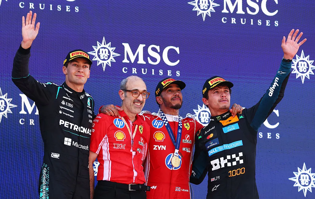 Así quedó el podio del Gran Premio de Barcelona 2026. (Foto: Clive Rose/Getty Images)