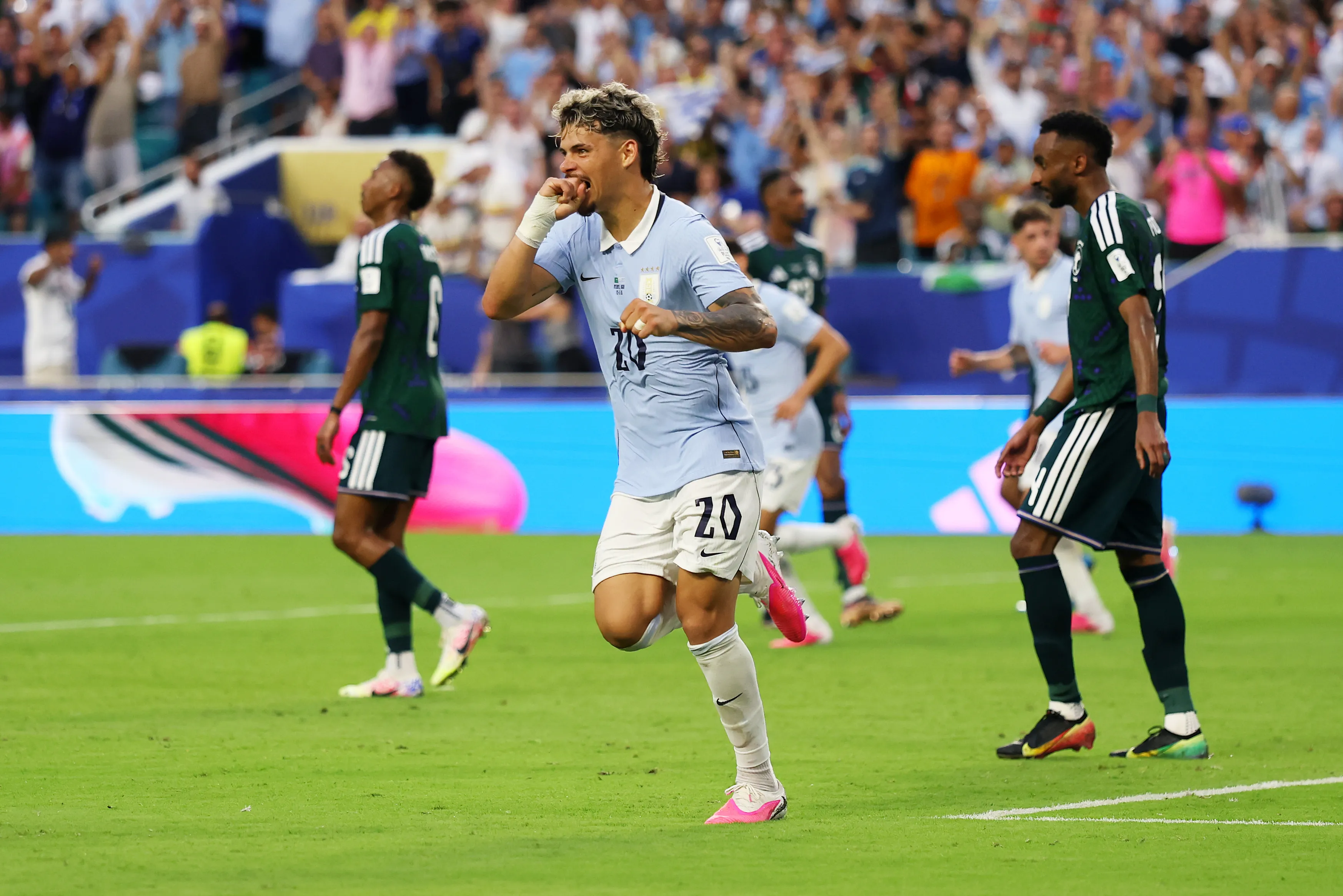 Maxi Araújo ilusionó con el empate para Uruguay.