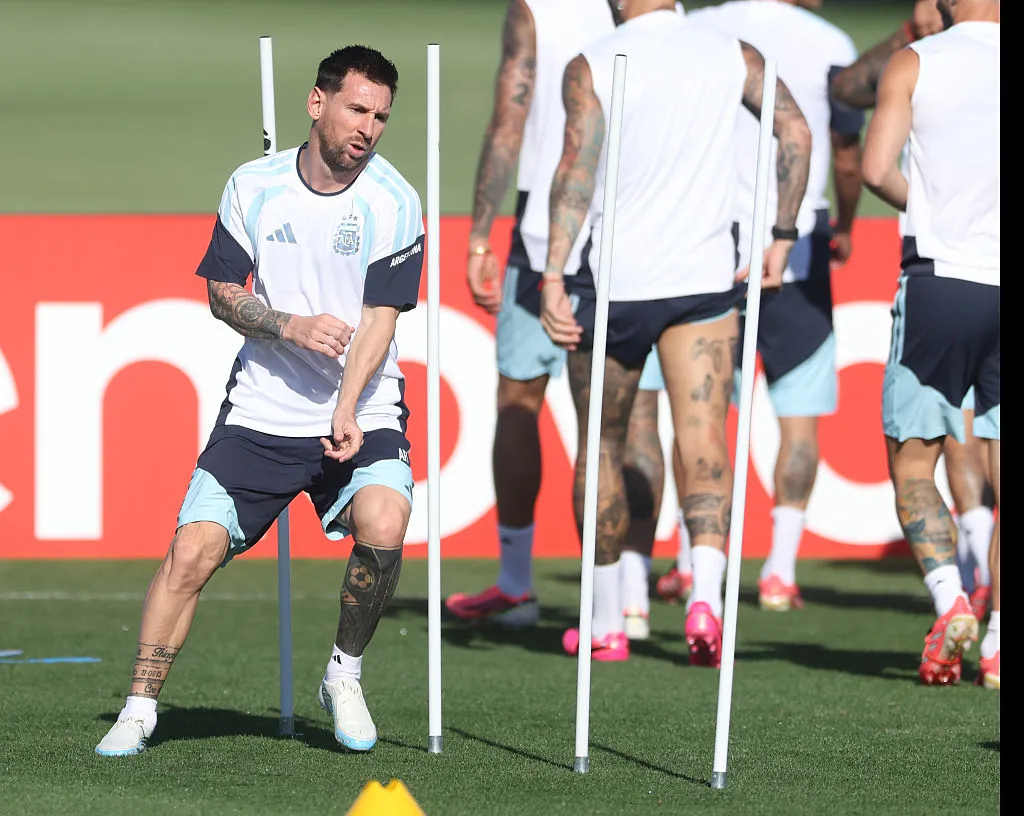 La Argentina de Messi salta a la cancha para enfrentar a Argelia. | Foto: Getty Images