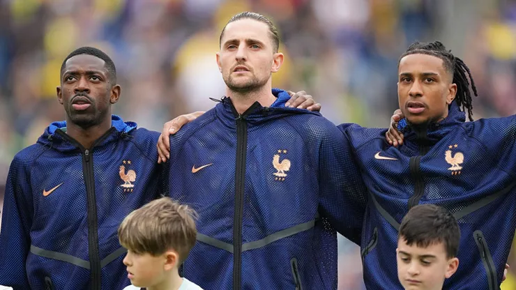 Francia salta a la cancha.