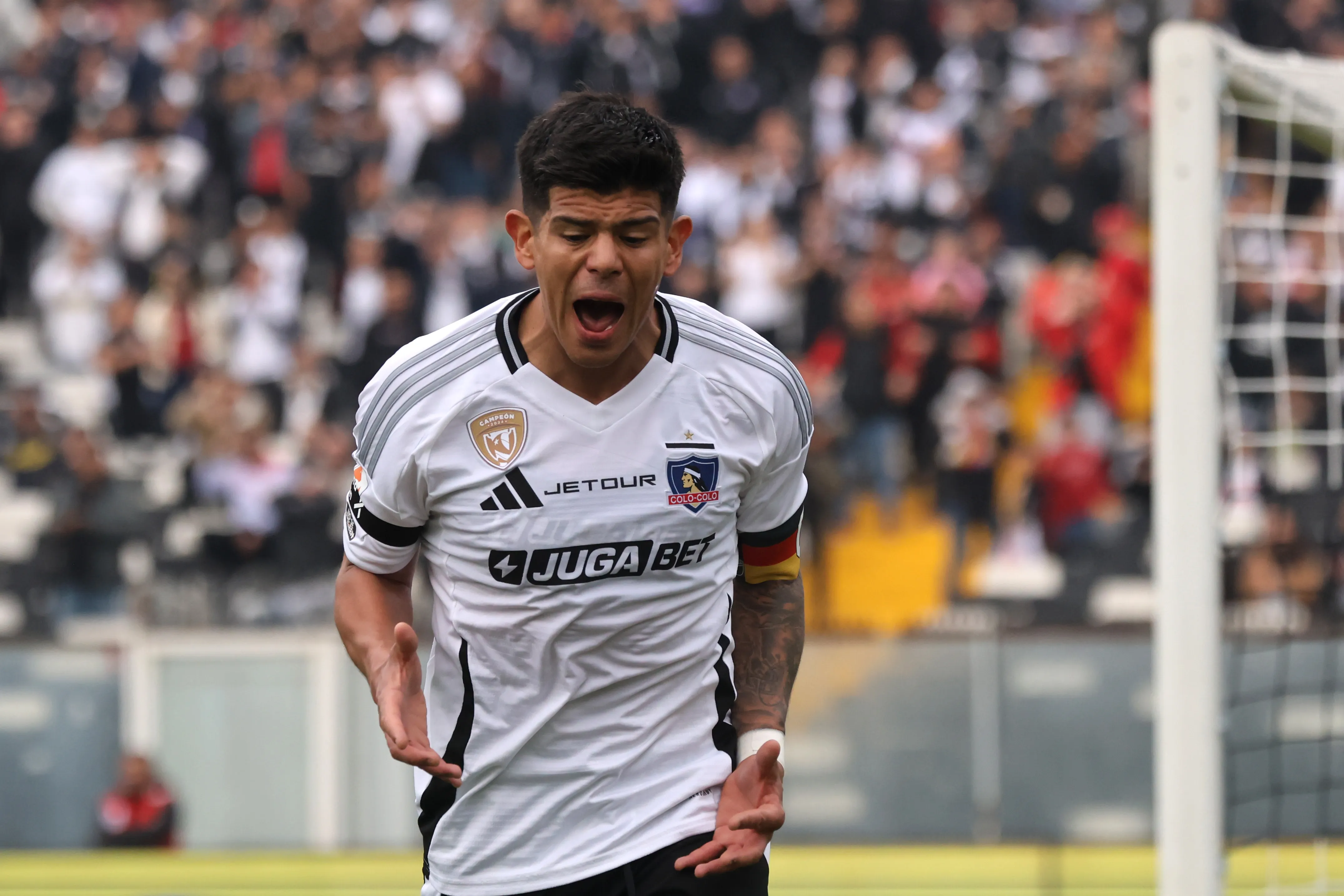 Esteban Pavez alcanzó a disputar 345 partidos con la camiseta alba | FOTO: Jonnathan Oyarzun/Photosport