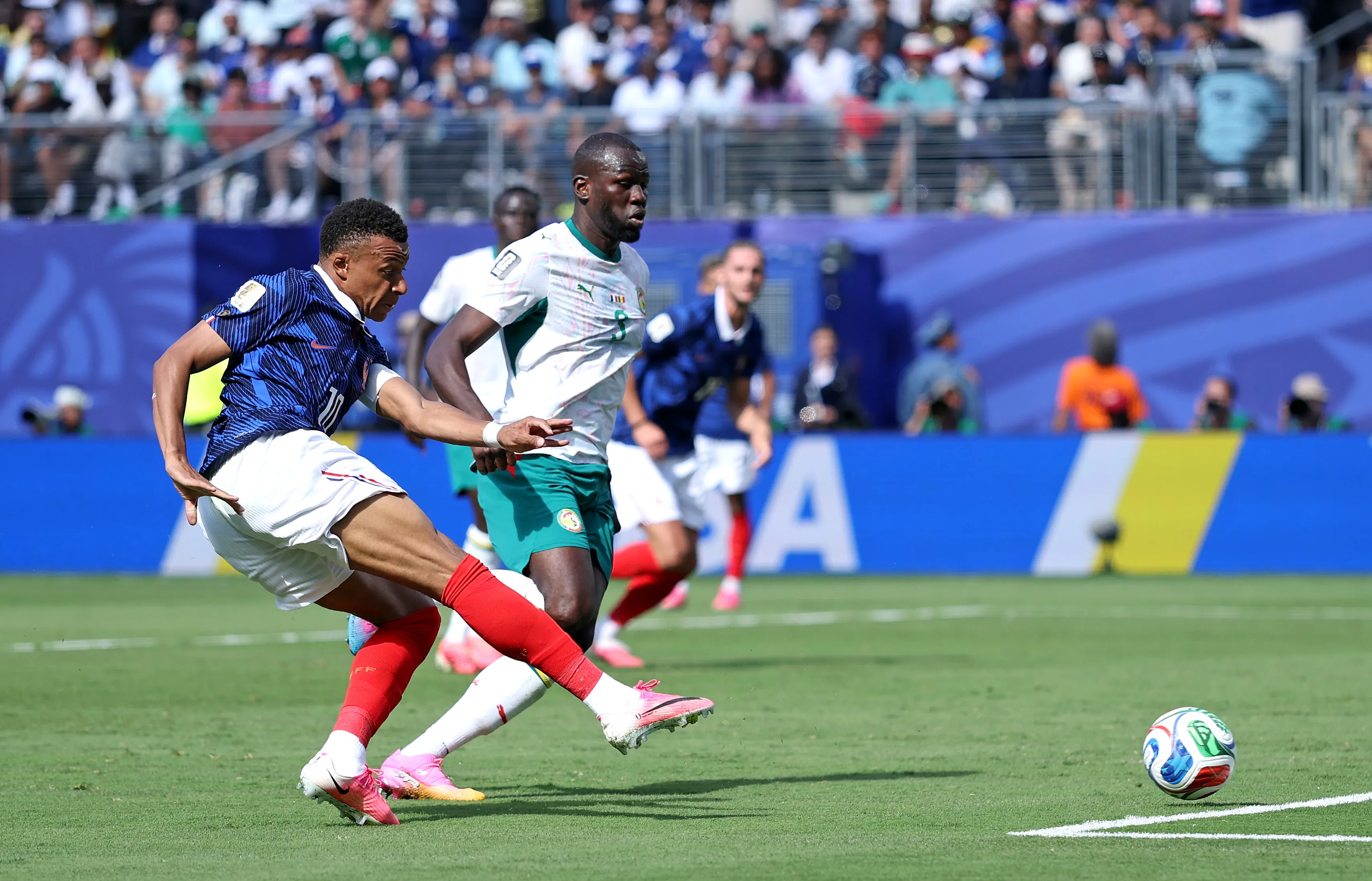 Kylian Mbappé abrió la cuenta para Francia.