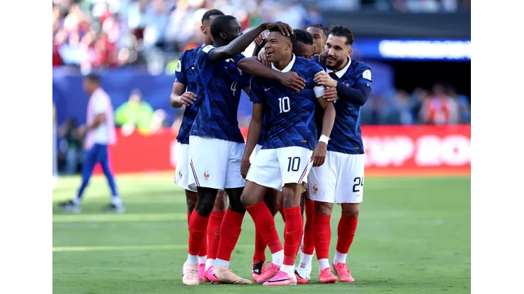 Francia tuvo a un inspirado Kylian Mbappé para ganarle 3-1 a Senegal.