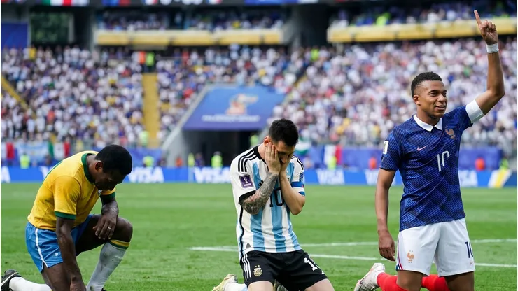 Kylian Mbappé anota un doblete y marca increíble récord.