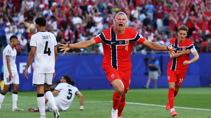 Erling Haaland anotó un doblete en su estreno mundialista (Photo by Justin Setterfield/Getty Images)