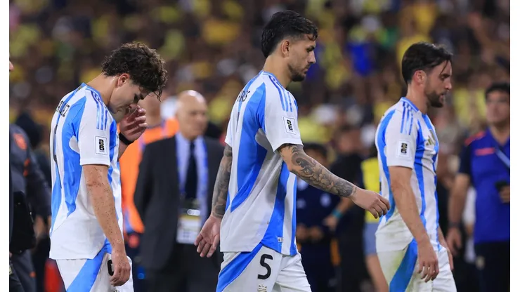 La formación de Lionel Scaloni para el debut ante Argelia dejó varias sorpresas.