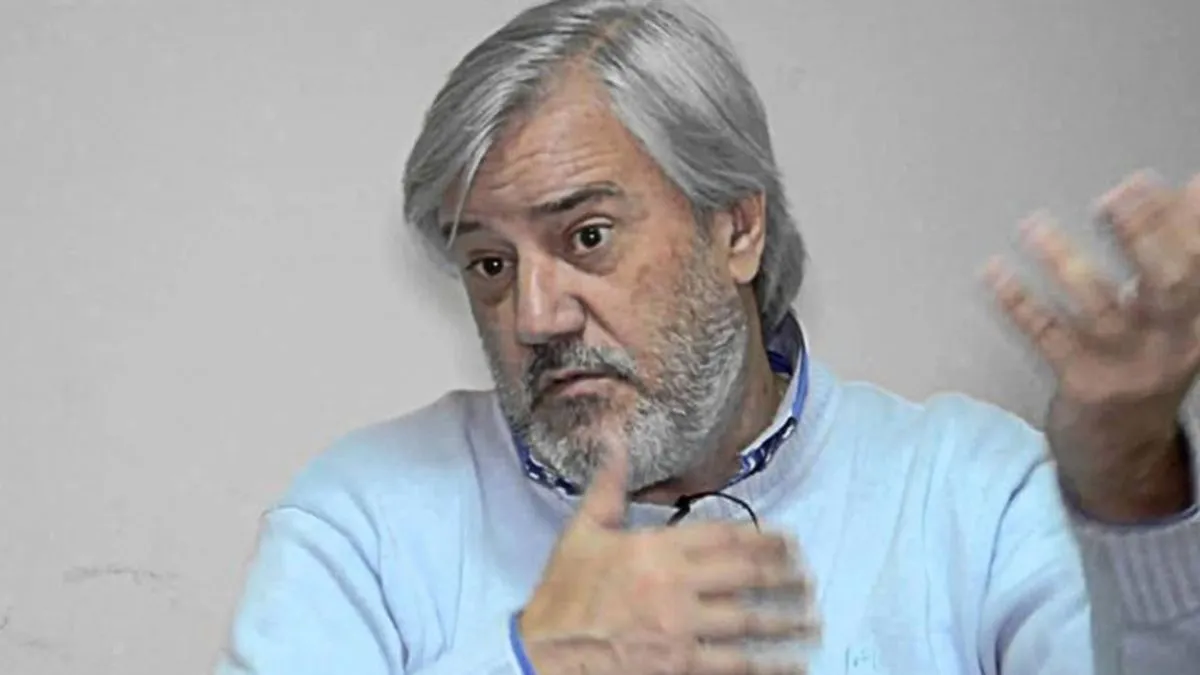 Alejandro Fabbri dice que el volante que quiere la U es de baja estatura para el puesto
