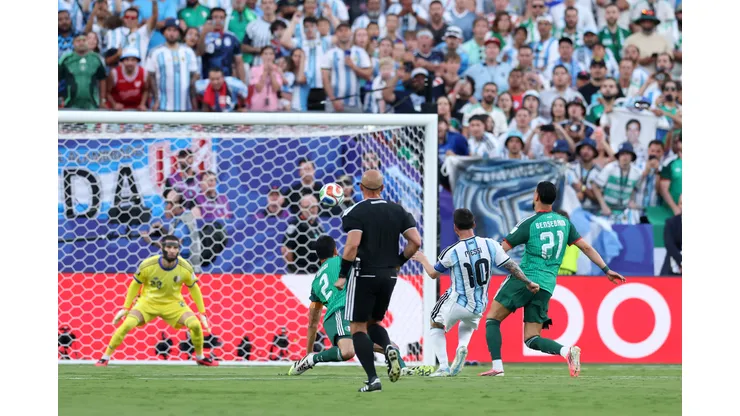 Lionel Messi abre la cuenta para Argentina ante Argelia