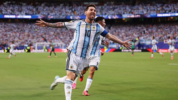 Lionel Messi debió ser expulsado.