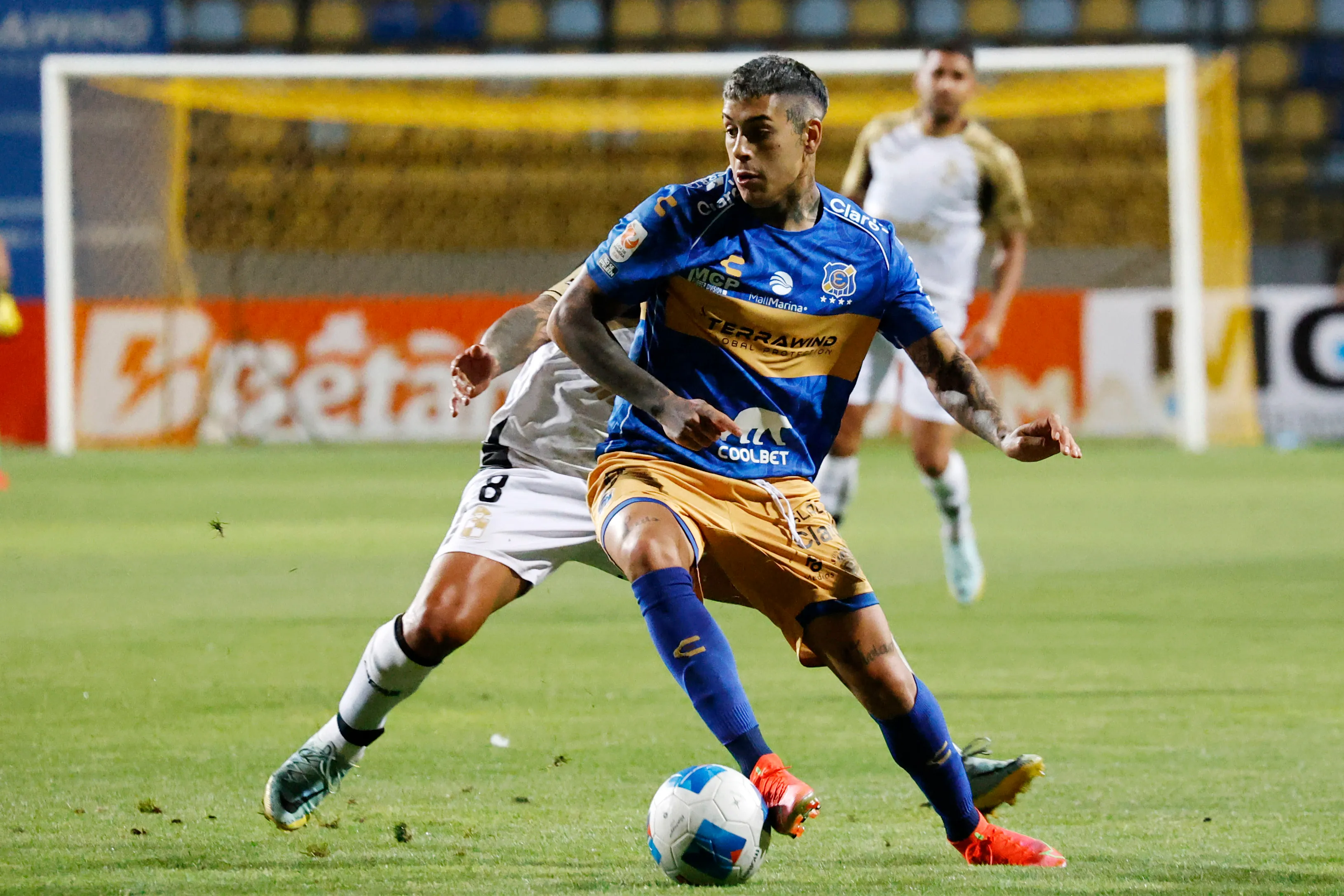 Rodrigo Piñeiro también estuvo a préstamo en Everton, donde pasó sin pena ni gloria | FOTO: Raul Zamora/Photosport