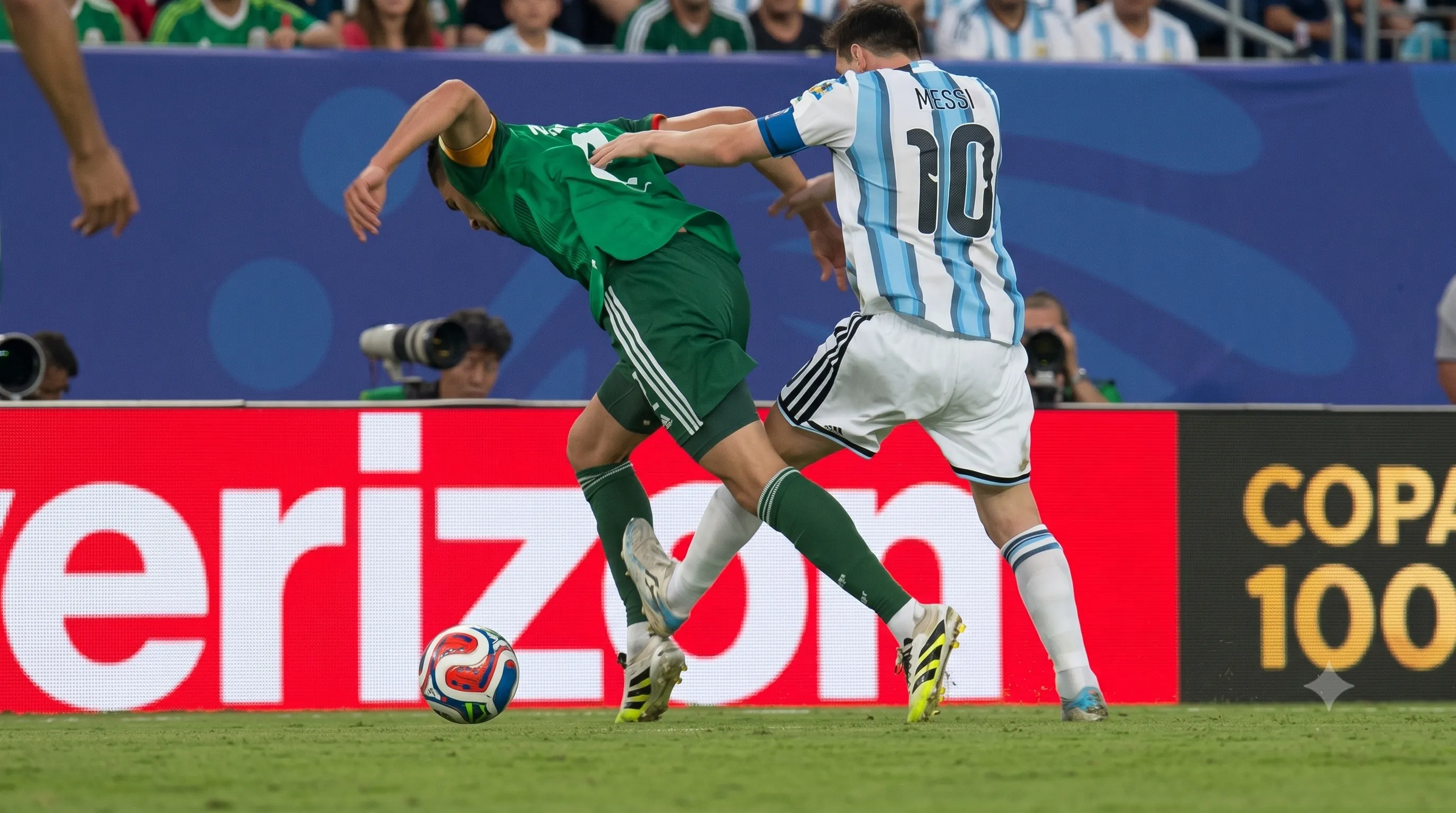 La falta de Lionel Messi que no tuvo ni tarjeta amarilla.