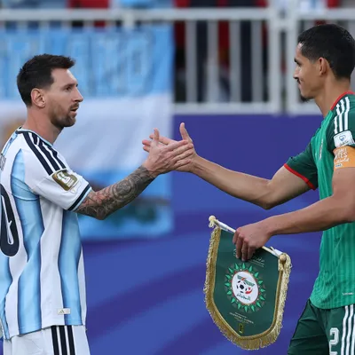 Aissa Mandi denuncia a Lionel Messi por el planchazo sin tarjeta