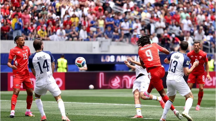 Suiza y Bosnia terminaron en una guerra de goles sobre el final del encuentro. (Photo by Dean Mouhtaropoulos/Getty Images)
