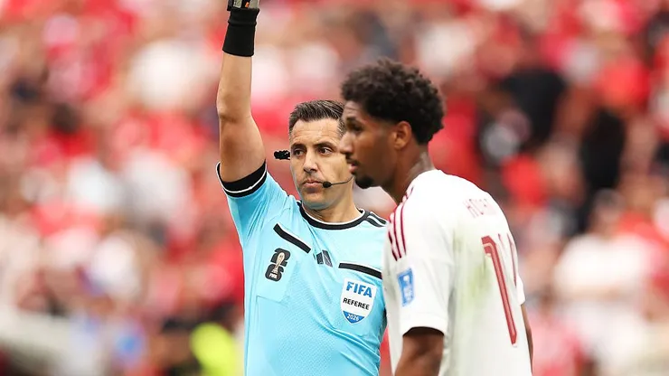 Cristián Garay tuvo un difícil estreno en el Mundial 2026. (Foto: Fran Santiago/Getty Images)