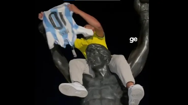 La estatua de Rocky sigue siendo utilizada como símbolo de "mufa", esta vez, durante el Mundial.
