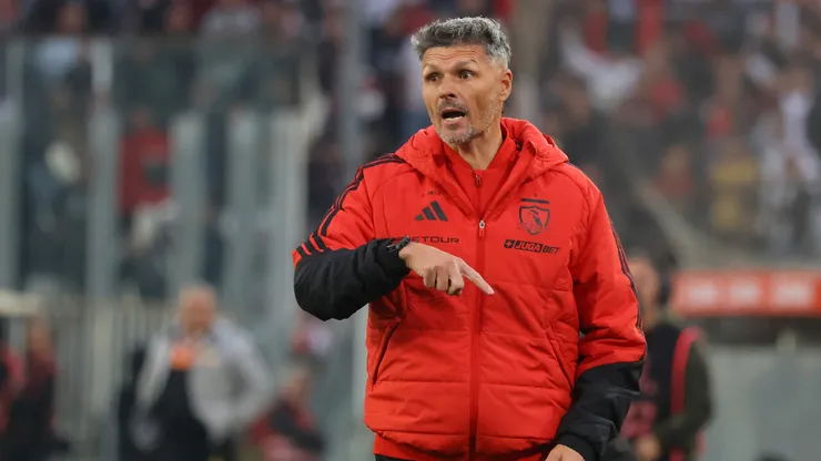 Fernando Ortiz tendría listo el once albo para enfrentar a Deportes Recoleta.
