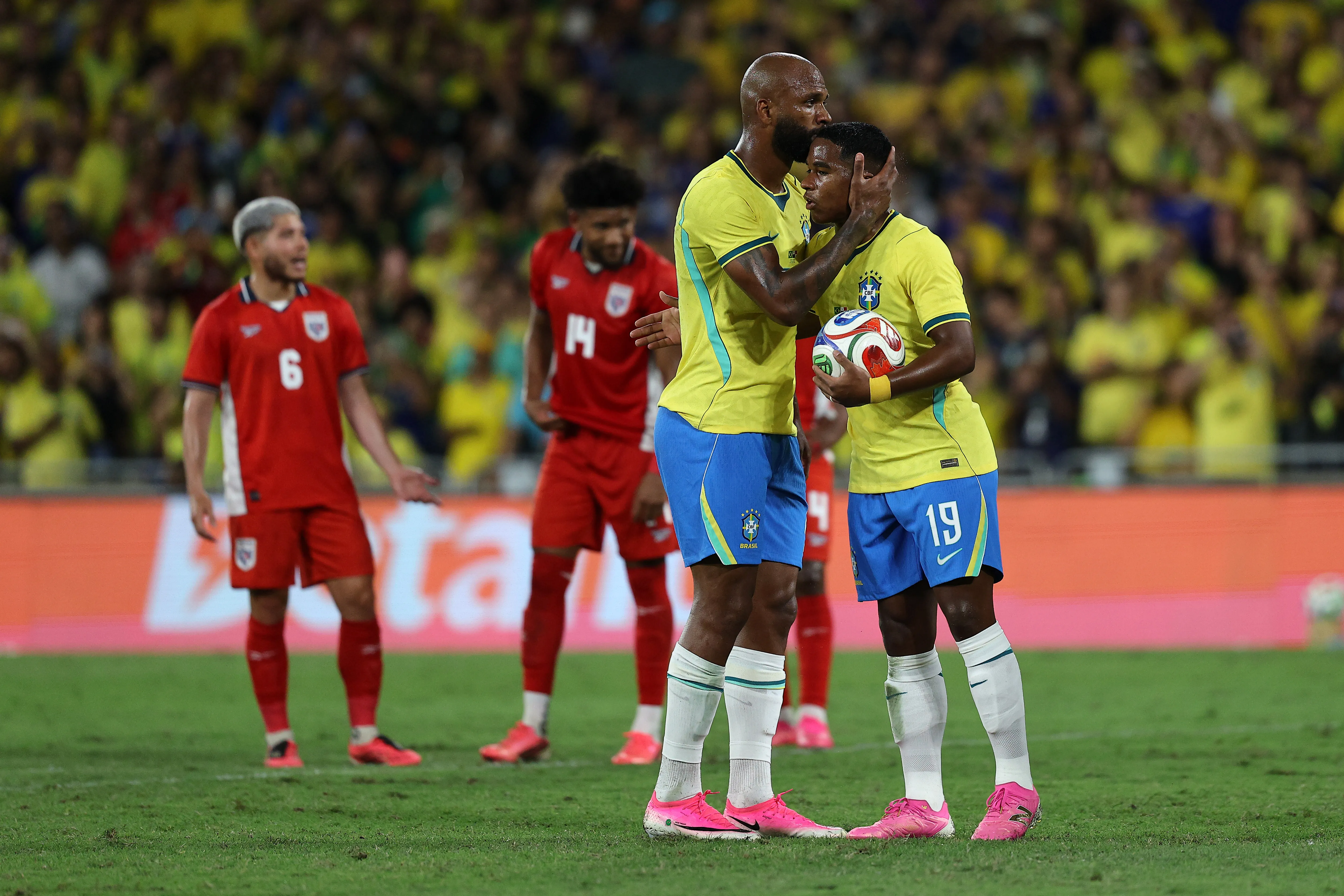 Por segundo partido consecutivo, Endrick queda fuera del once titular | FOTO: Wagner Meier/Getty Images