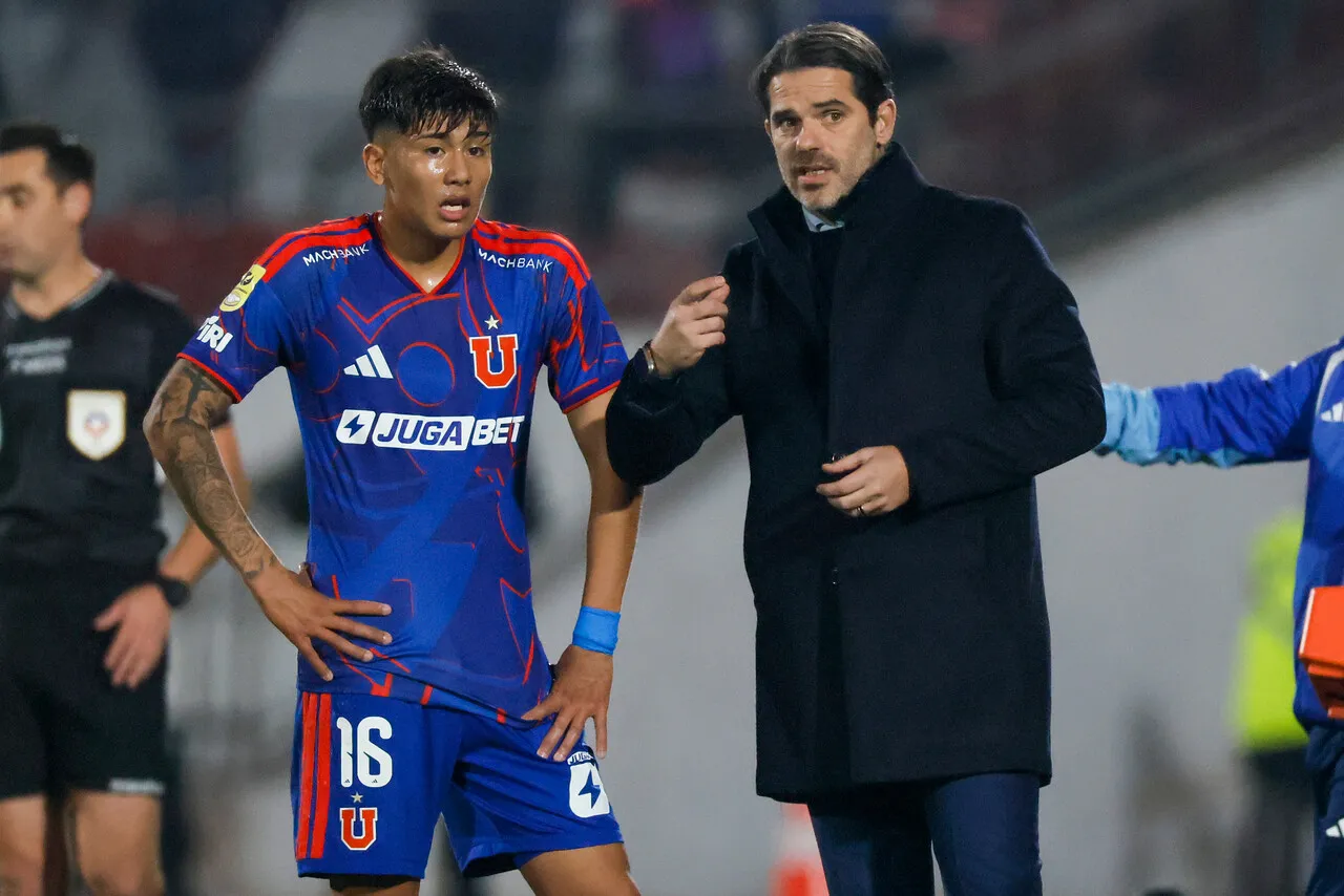 Rojas recibe los elogios de Fouillioux || Foto: Photosport