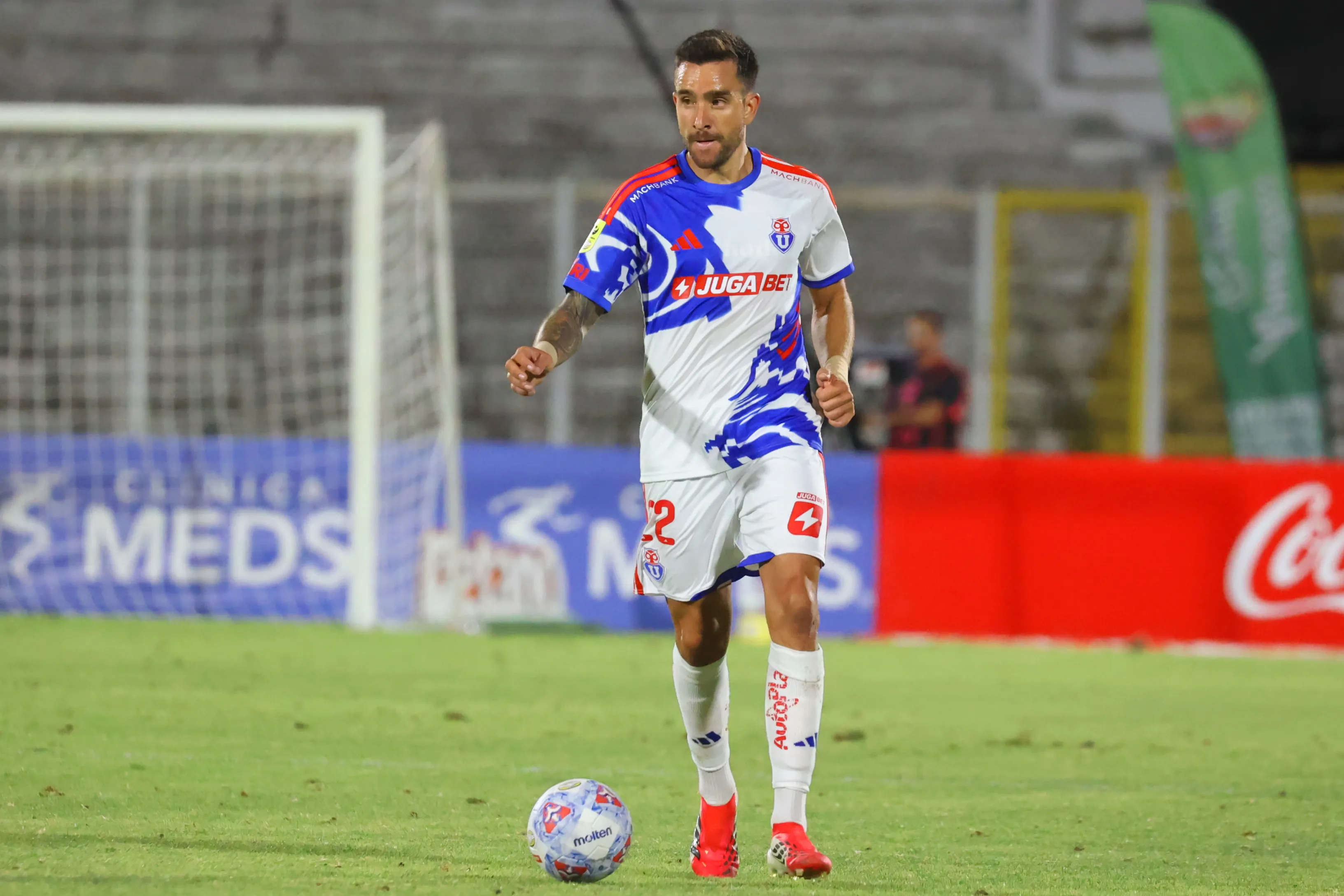 Zaldivia es uno de los pilares del esquema de la U | FOTO: Dragomir Yankovic/Photosport