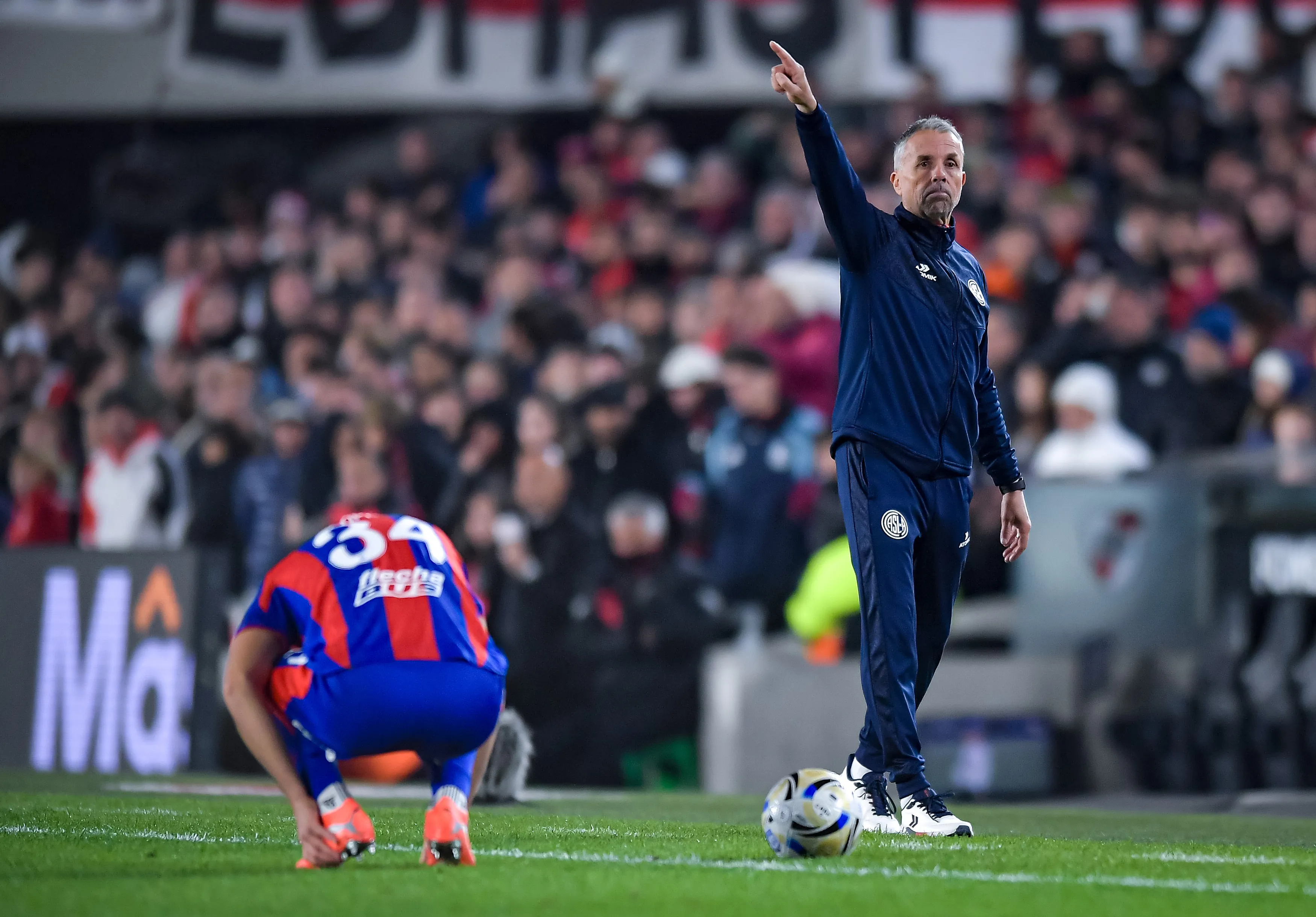 Gustavo Álvarez no es más el entrenador de San Lorenzo
