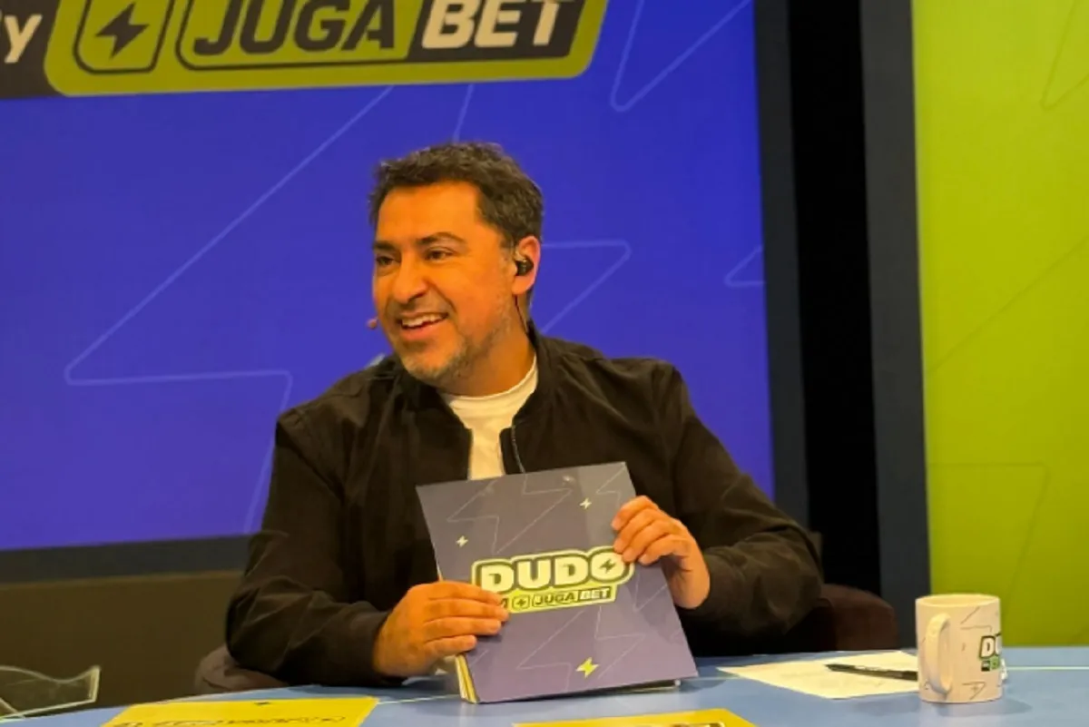 Chico Pérez conduce el programa Dudo by Jugabet.