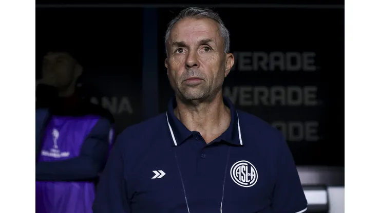 Gustavo Álvarez dejó la banca de San Lorenzo.