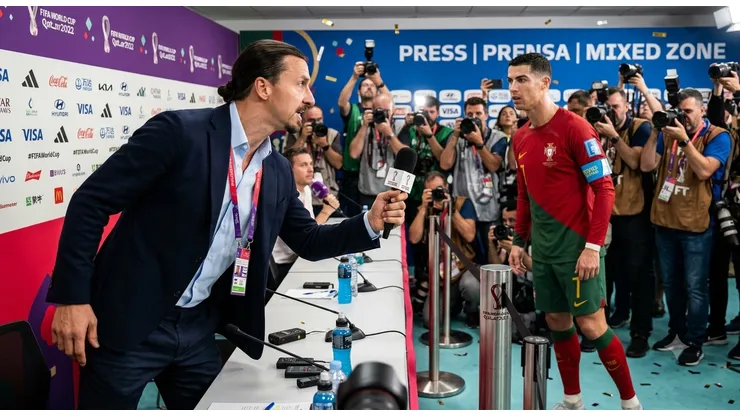 Zlatan Ibrahimovic le para el carro a Cristiano Ronaldo.
